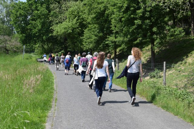 Teilnehmergruppe auf dem Erlebnisweg Erlebnisweg